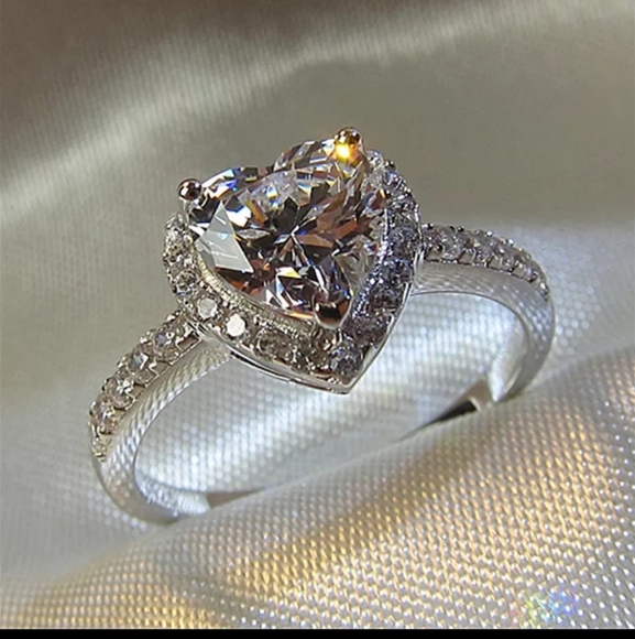 Stunning Sterling Silver 925 Heart ❤️ Ring - Picture 4 of 7